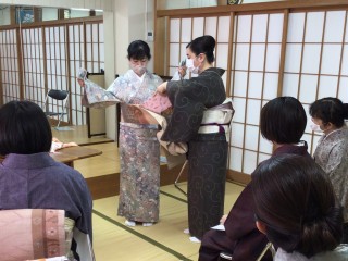 木久学院の師範科４月生　『解説付き留袖自装のテストと合同講義』