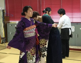 成人式に向けて 振袖の着付け技術確認