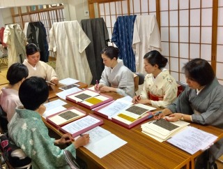 木久学院の高等師範科  ７月は和服地『織』