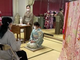 木久学院の基礎科合同講義　きものの調和美と一般作法