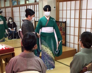 木久学院の師範二級 合同講義 『振袖の着付』