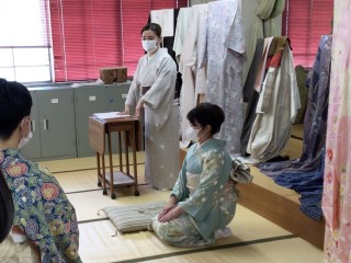 木久学院の基礎科合同講義 きものの調和美