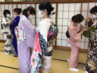木久学院の着付けテストが行われました