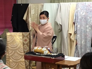 木久学院の基礎科合同講義　着物の調和美と一般作法