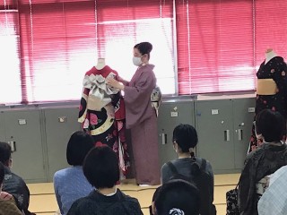 木久学院の着付け勉強会　たちばなの会　１１月は成人式の帯結び