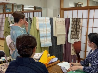 木久学院の高等師範科 5月は染のきものについて