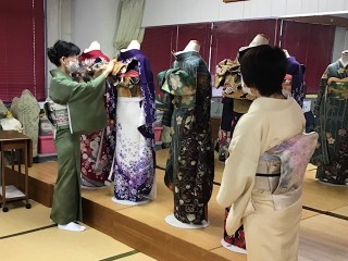 木久学院の着付け勉強会「たちばなの会」9月は帯結び