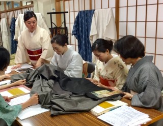 木久学院の高等師範科 7月は和服地『織』